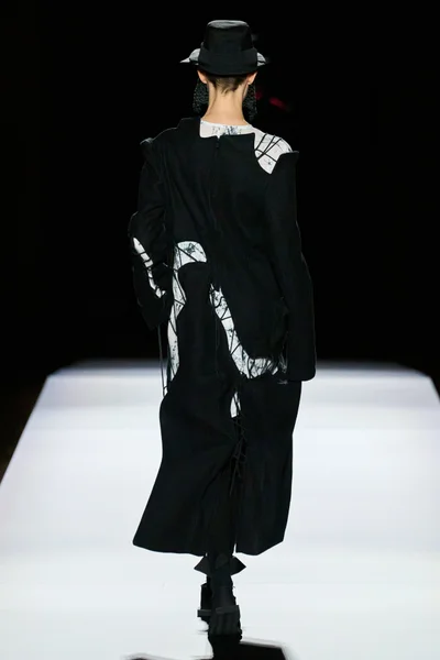 Look 28